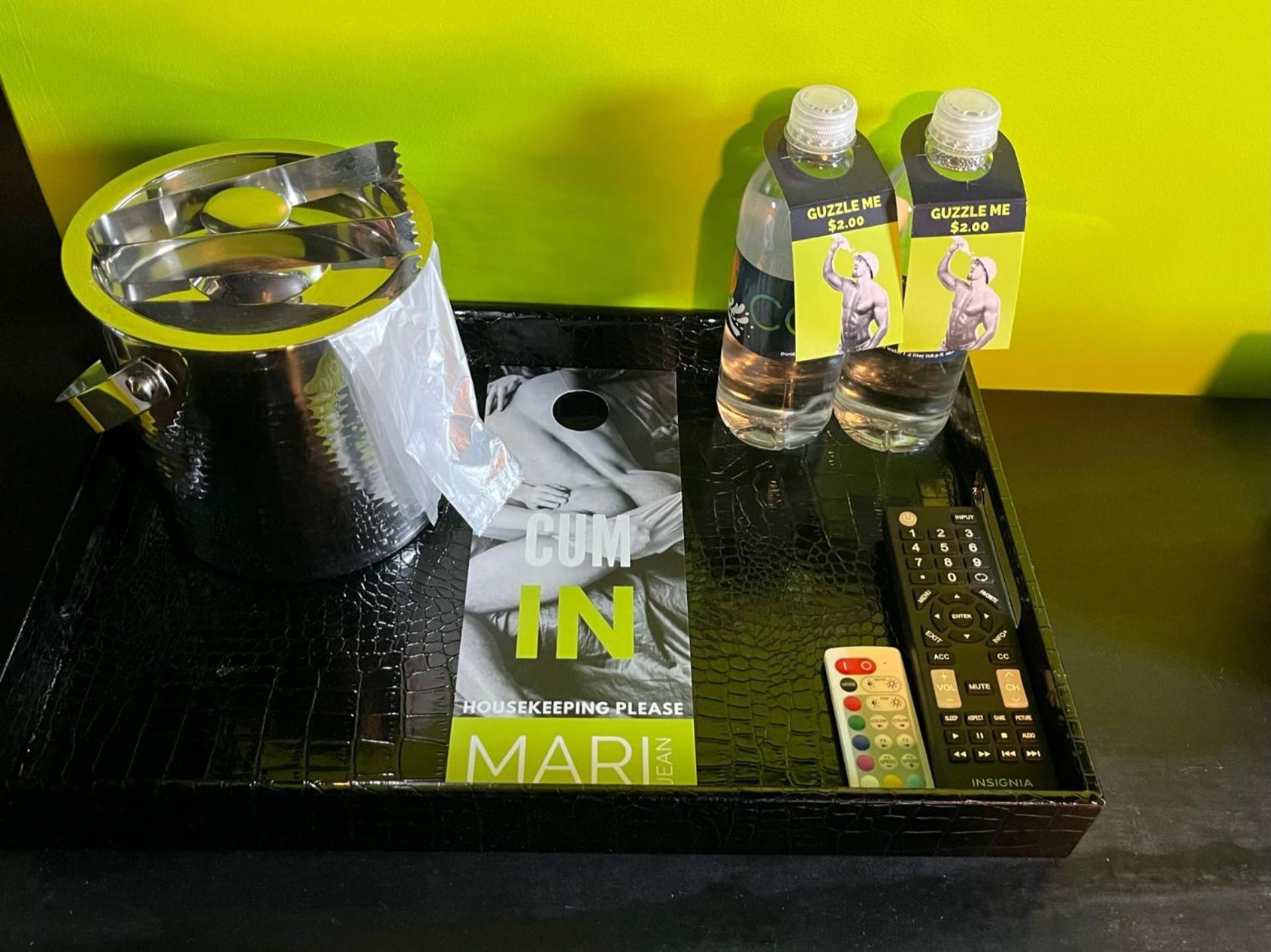 סיינט פיטרסברג Mari Jean Hotel - All Adults Welcome מראה חיצוני תמונה